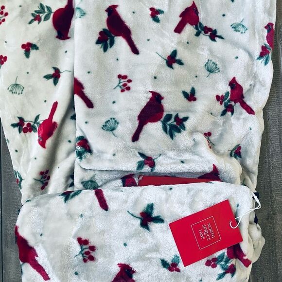 Red Cardinal Floral Christmas Holiday Plush Throw Blanket - Picture 3 of 4